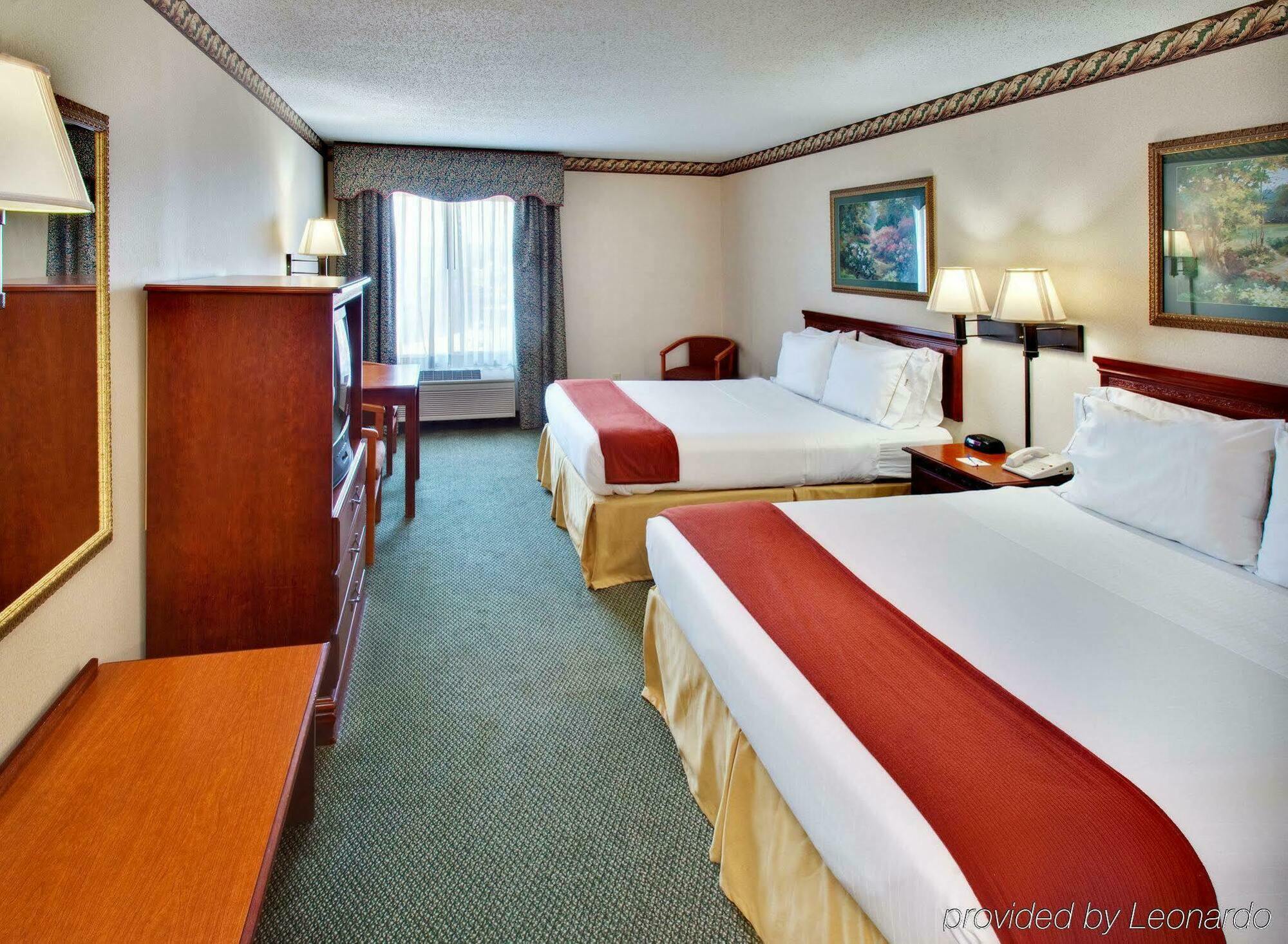 Holiday Inn Express & Suites Clinton, An Ihg Hotel Pokój zdjęcie